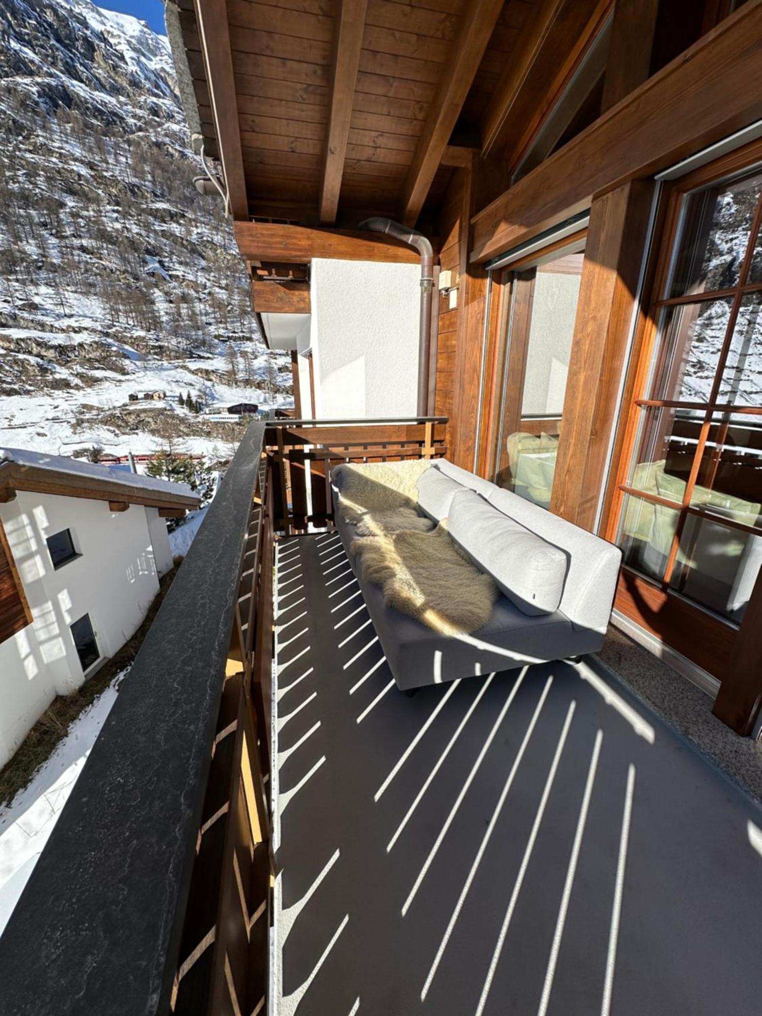 Modern Self-Catering Apartment With Matterhorn Views Zermatt Exterior photo