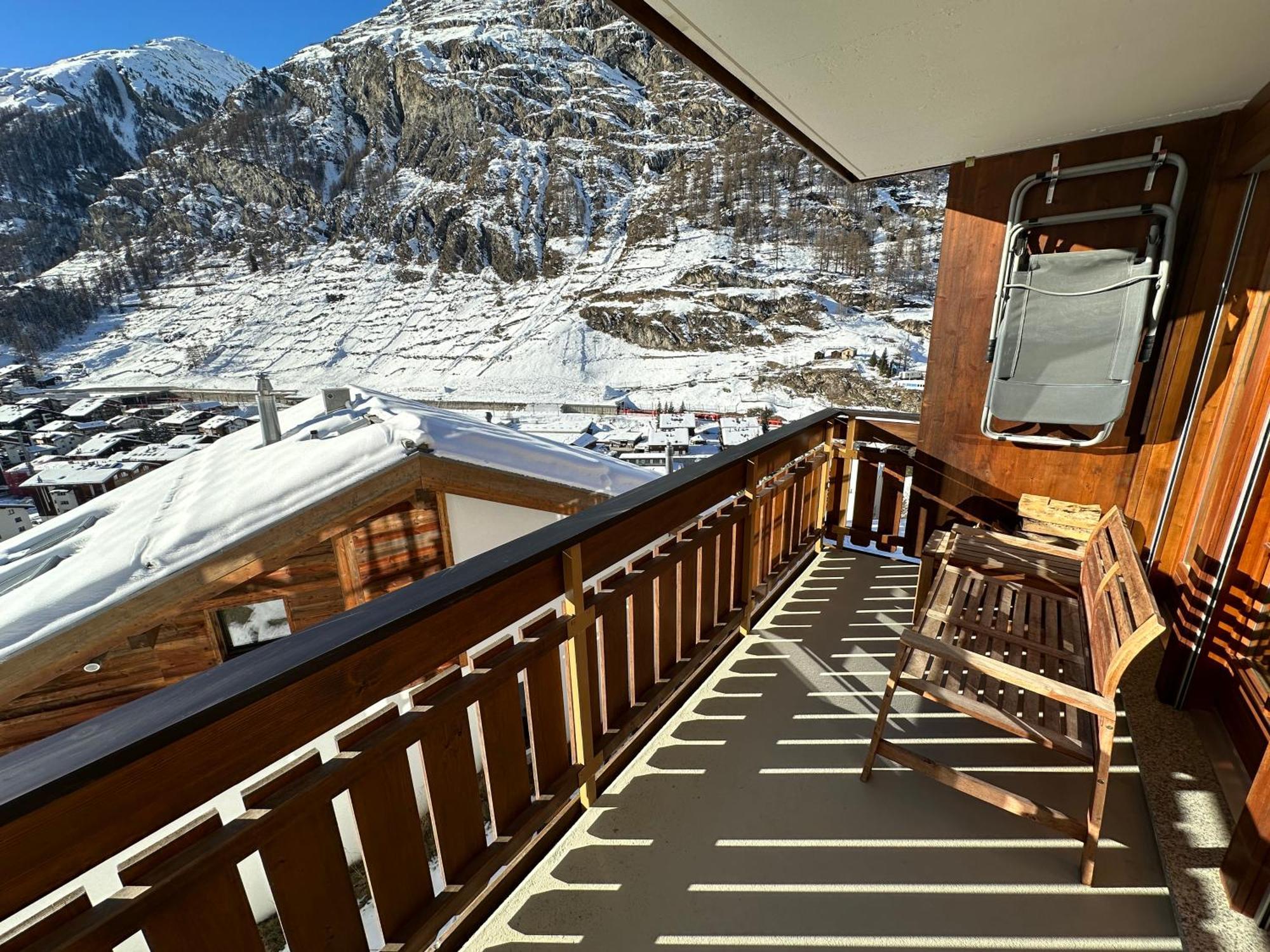 Modern Self-Catering Apartment With Matterhorn Views Zermatt Exterior photo